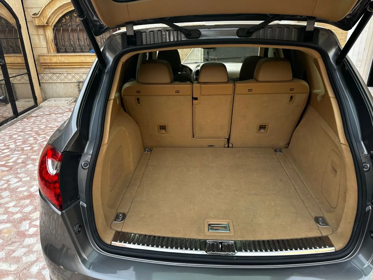 Car image 24