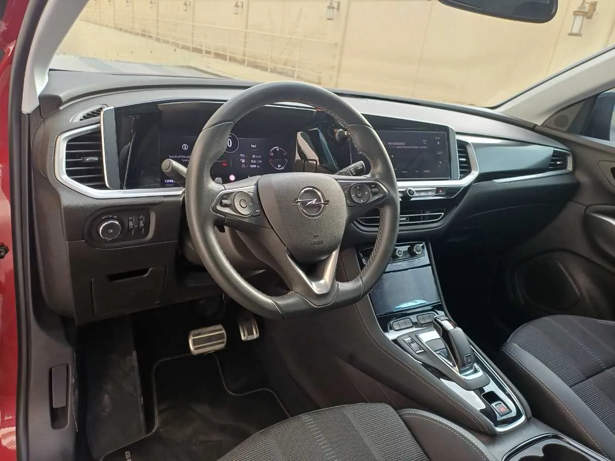 Car image 11