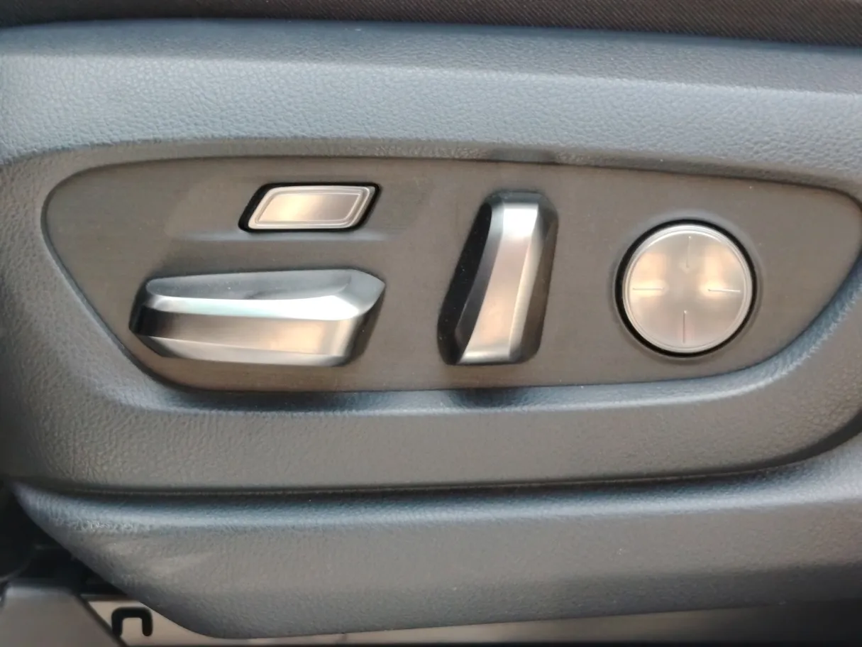 Car image 29