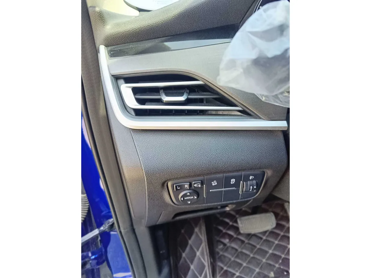 Car image 29