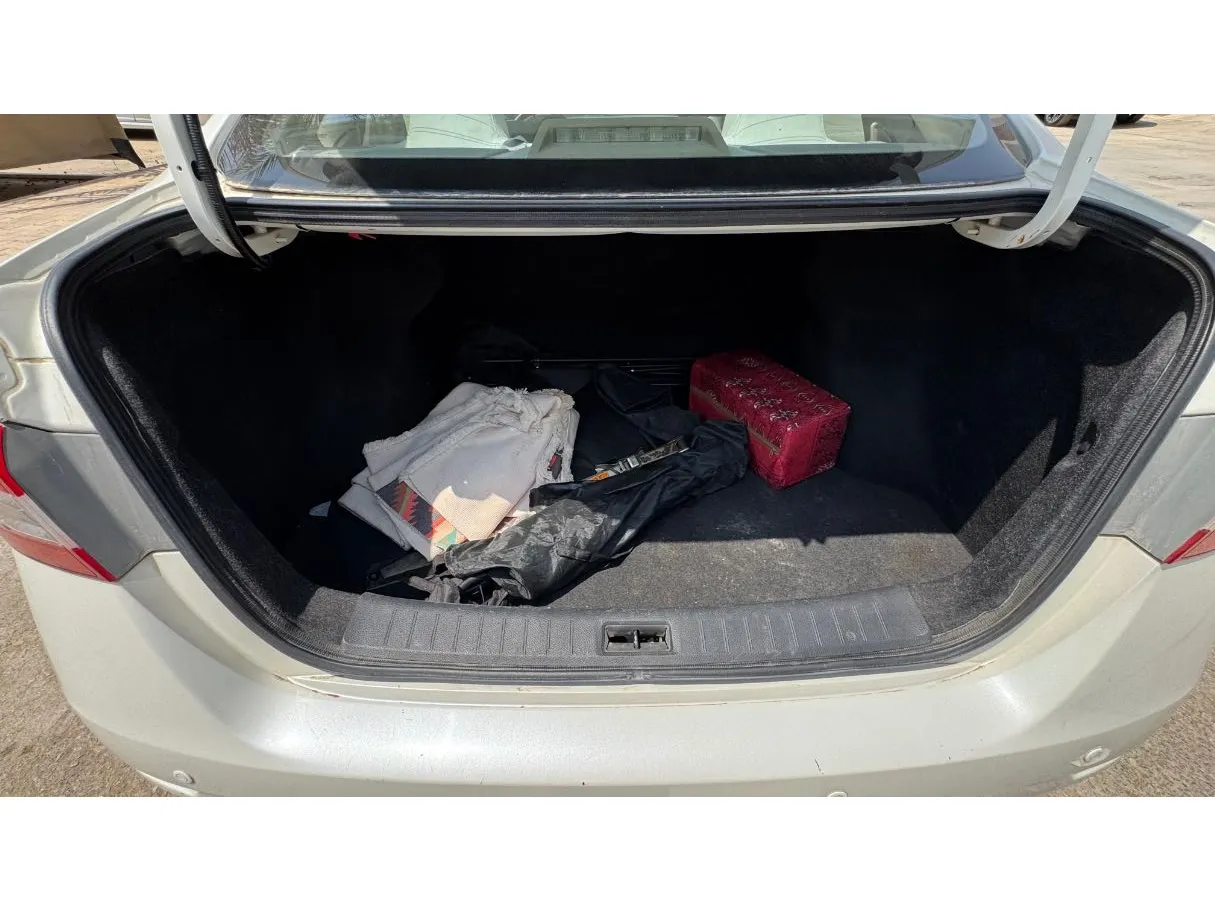 Car image 19