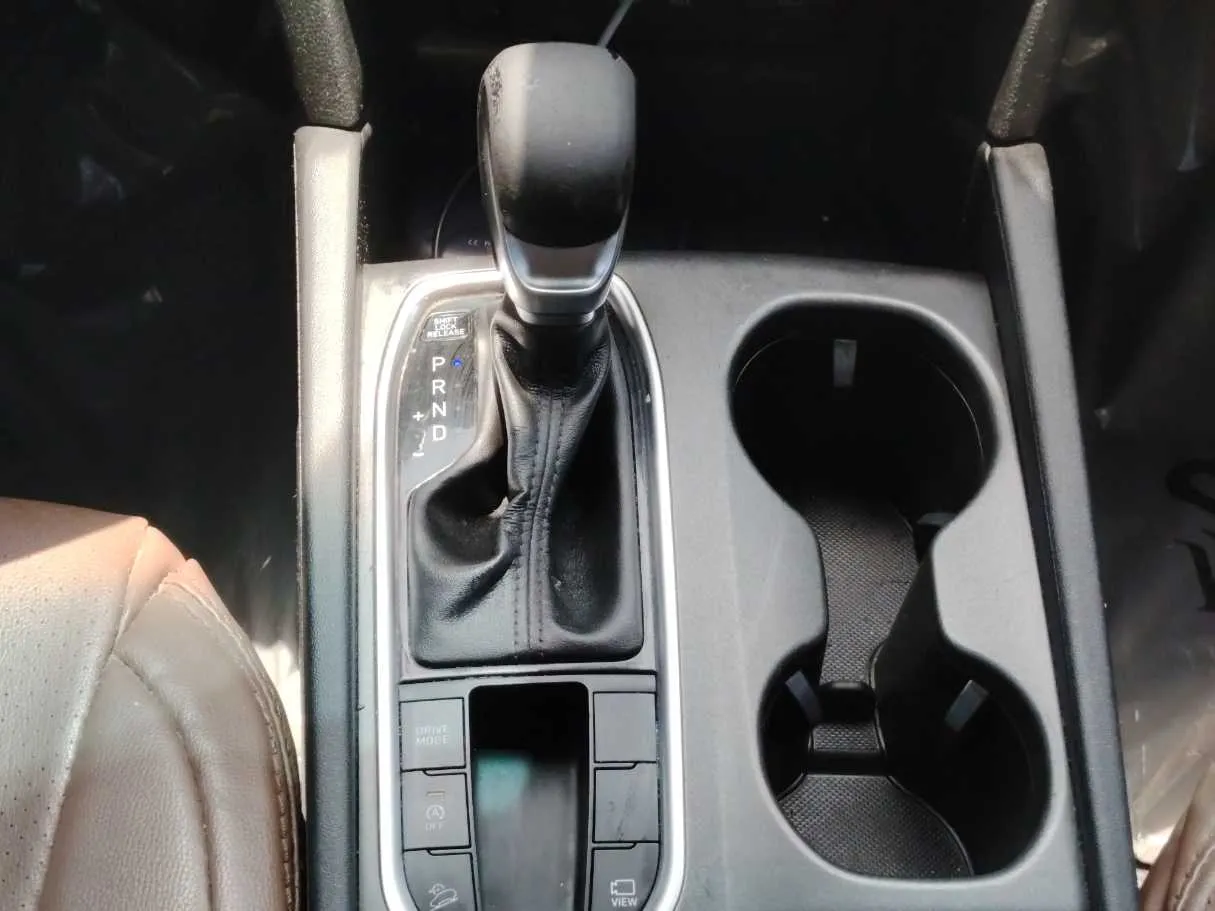 Car image 18