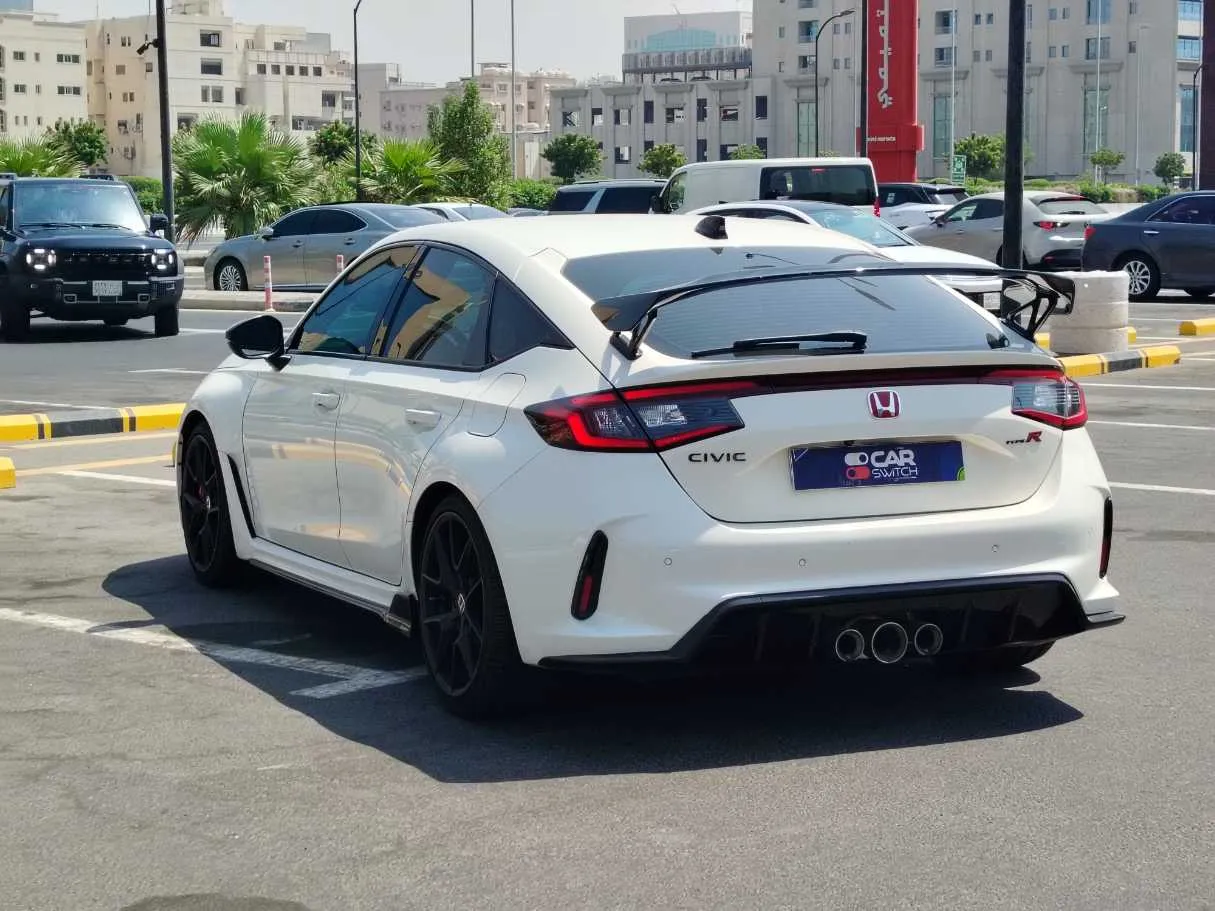 Car image 7