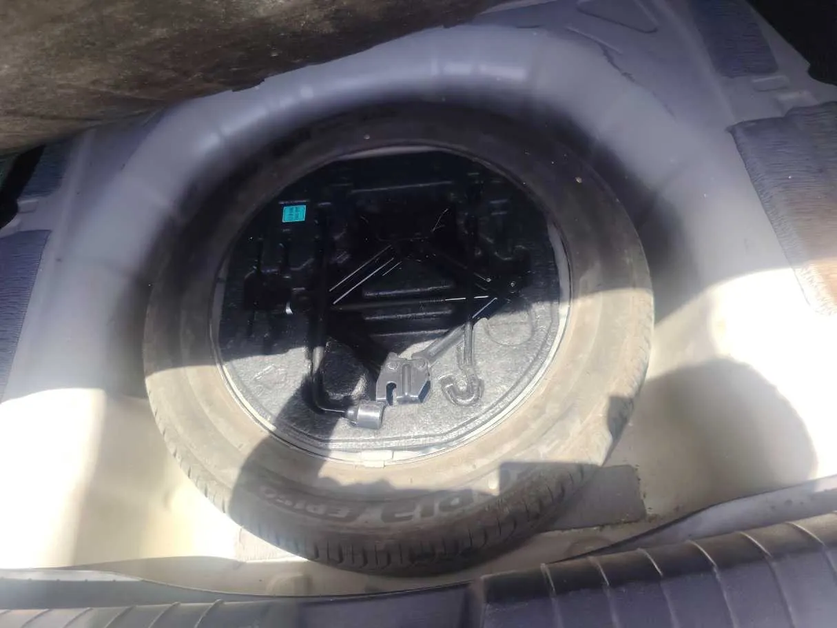 Car image 23