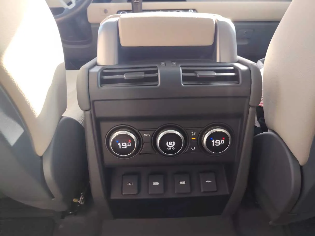 Car image 28
