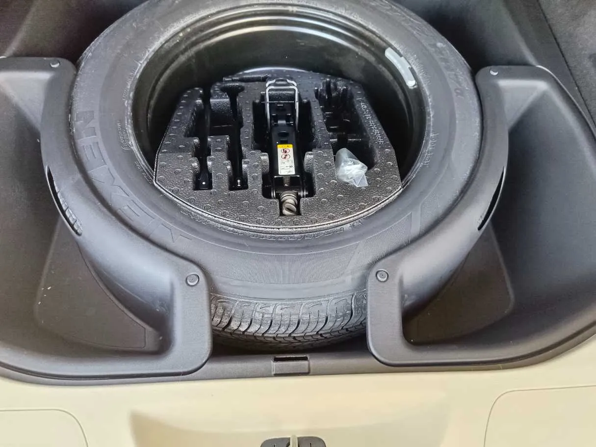 Car image 33