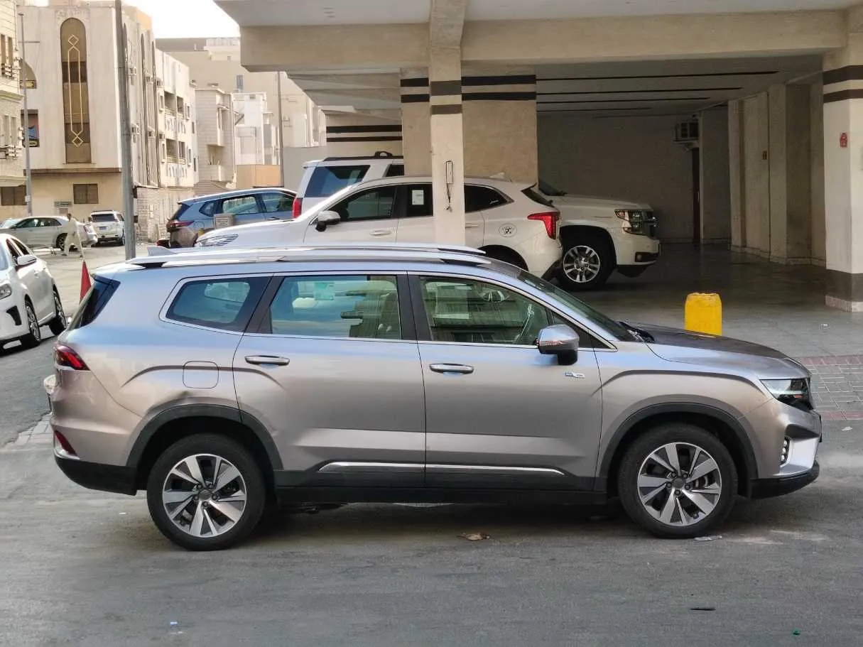 Car image 4
