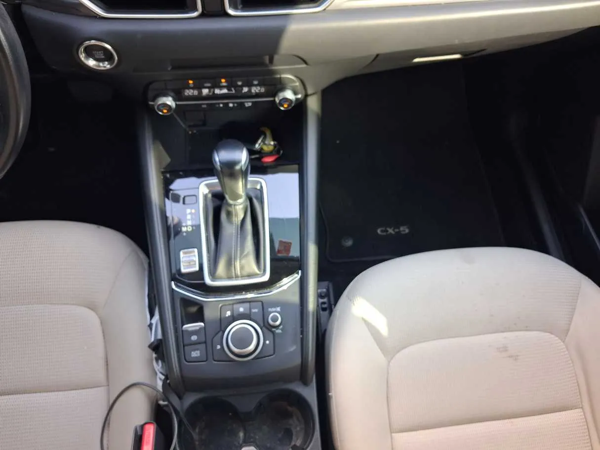Car image 16