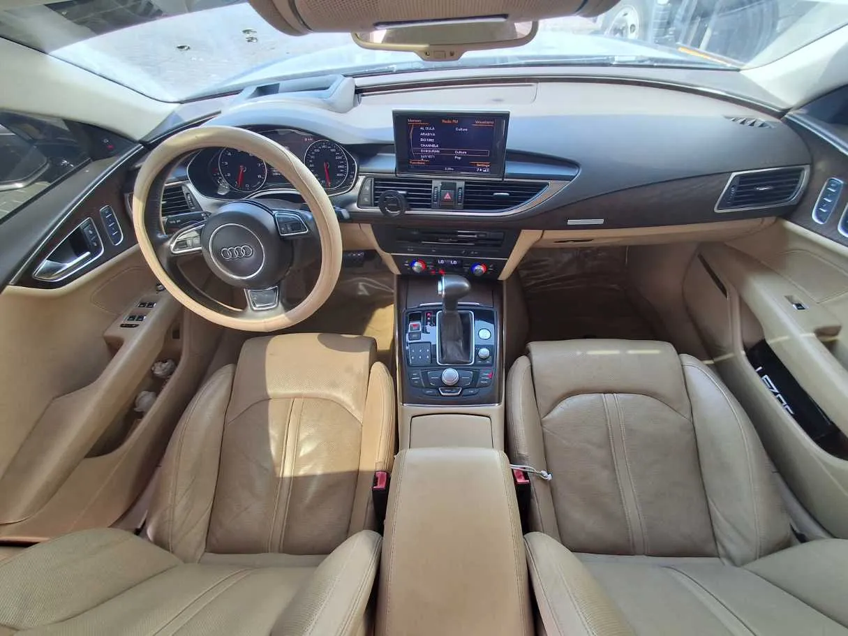 Car image 12