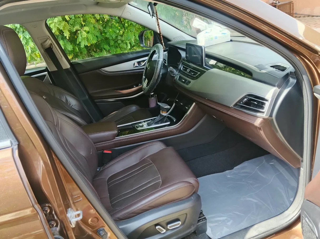 Car image 5