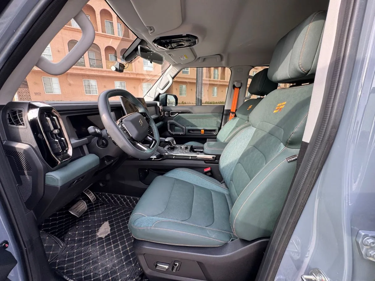 Car image 11