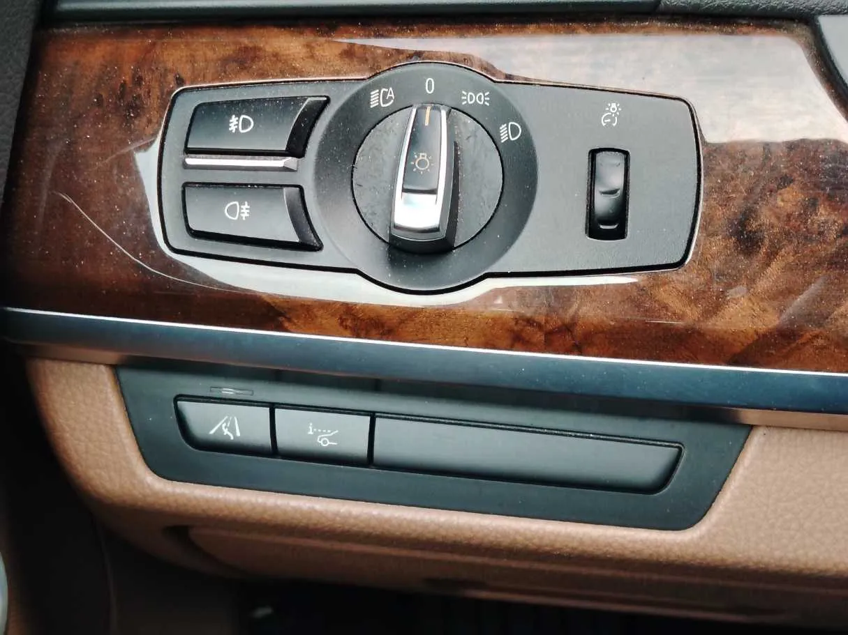 Car image 37