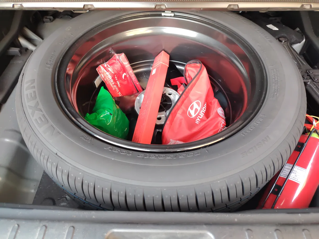 Car image 30