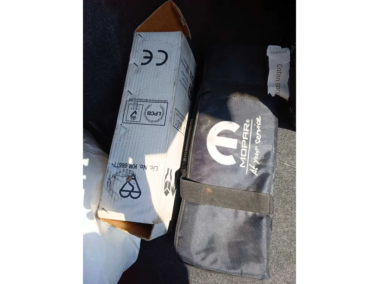 Car image 36