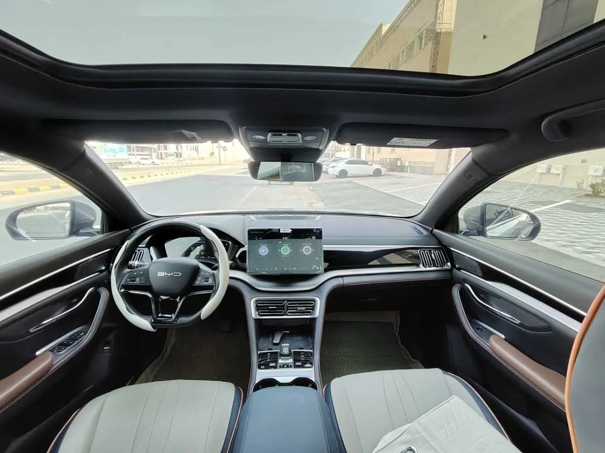 Car image 19