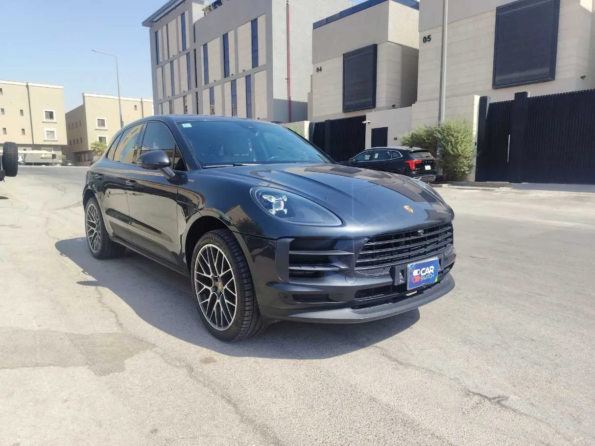 Car image 3