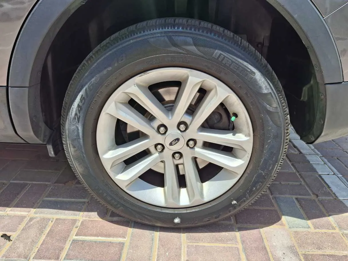 Car image 9