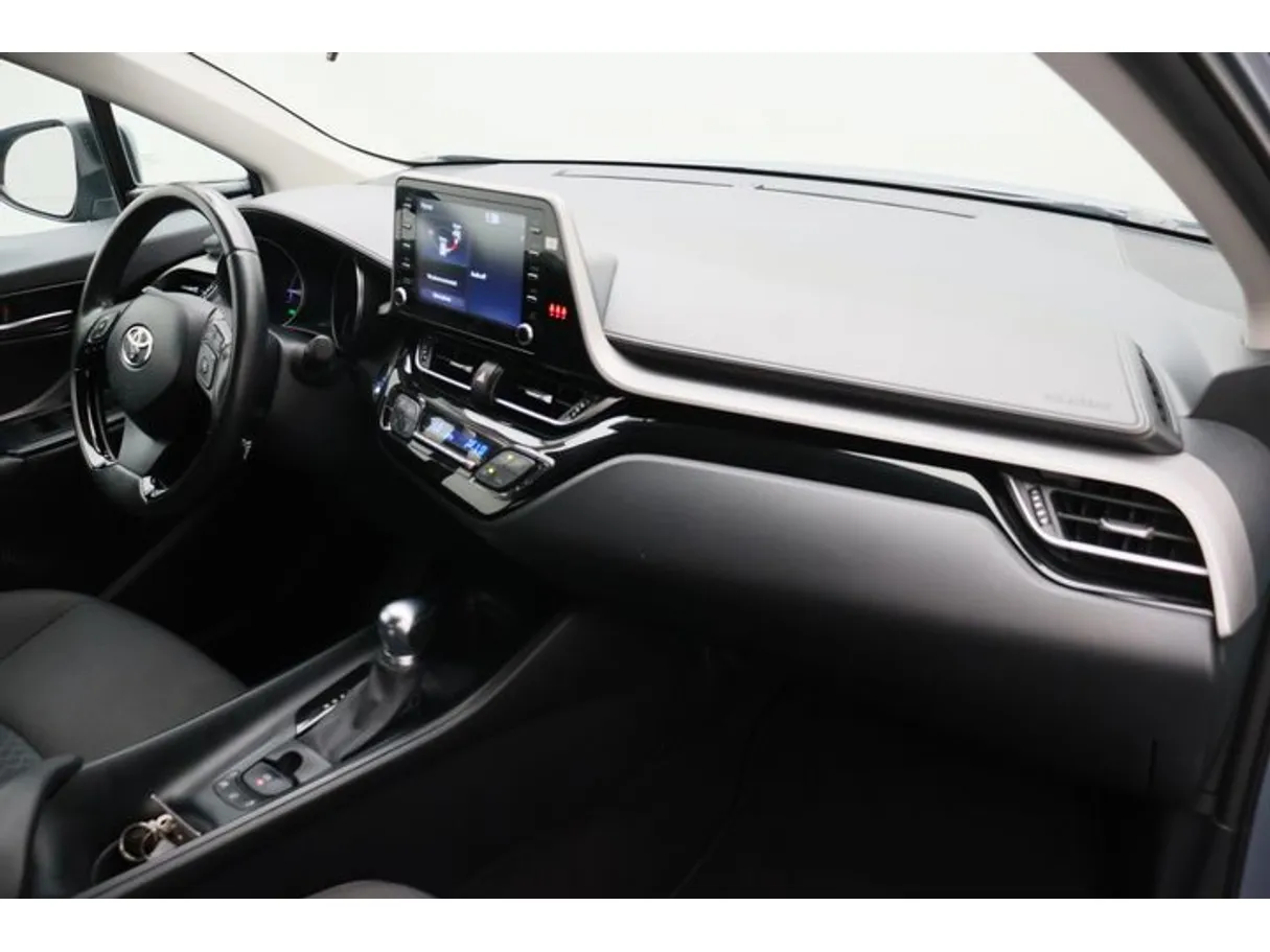 Car image 10