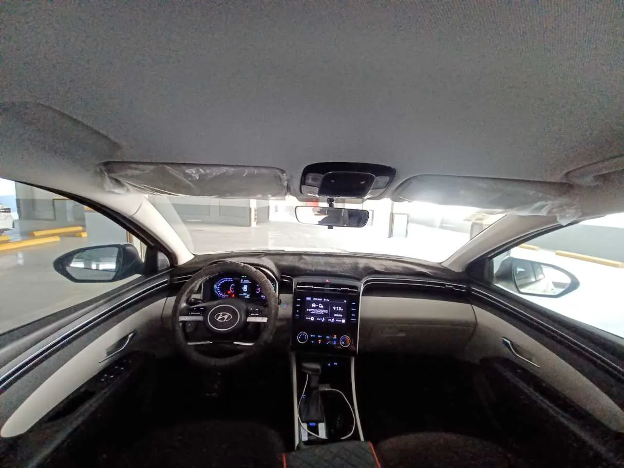 Car image 13