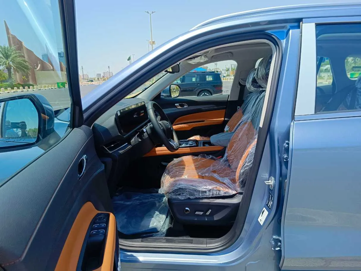 Car image 14