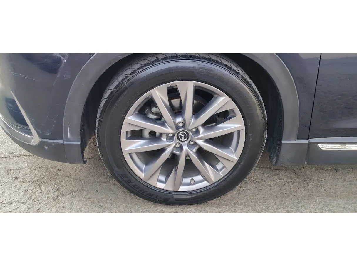 Car image 10