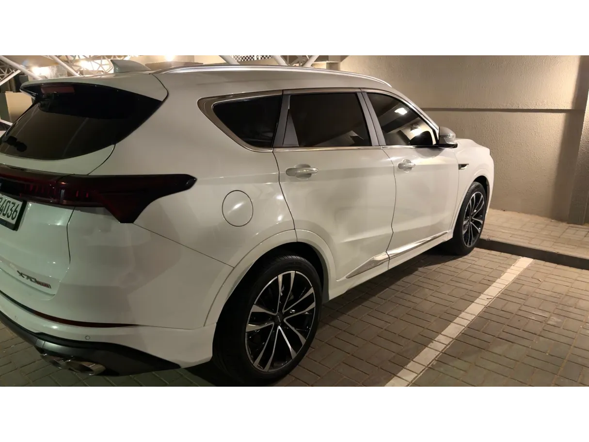 Car image 2