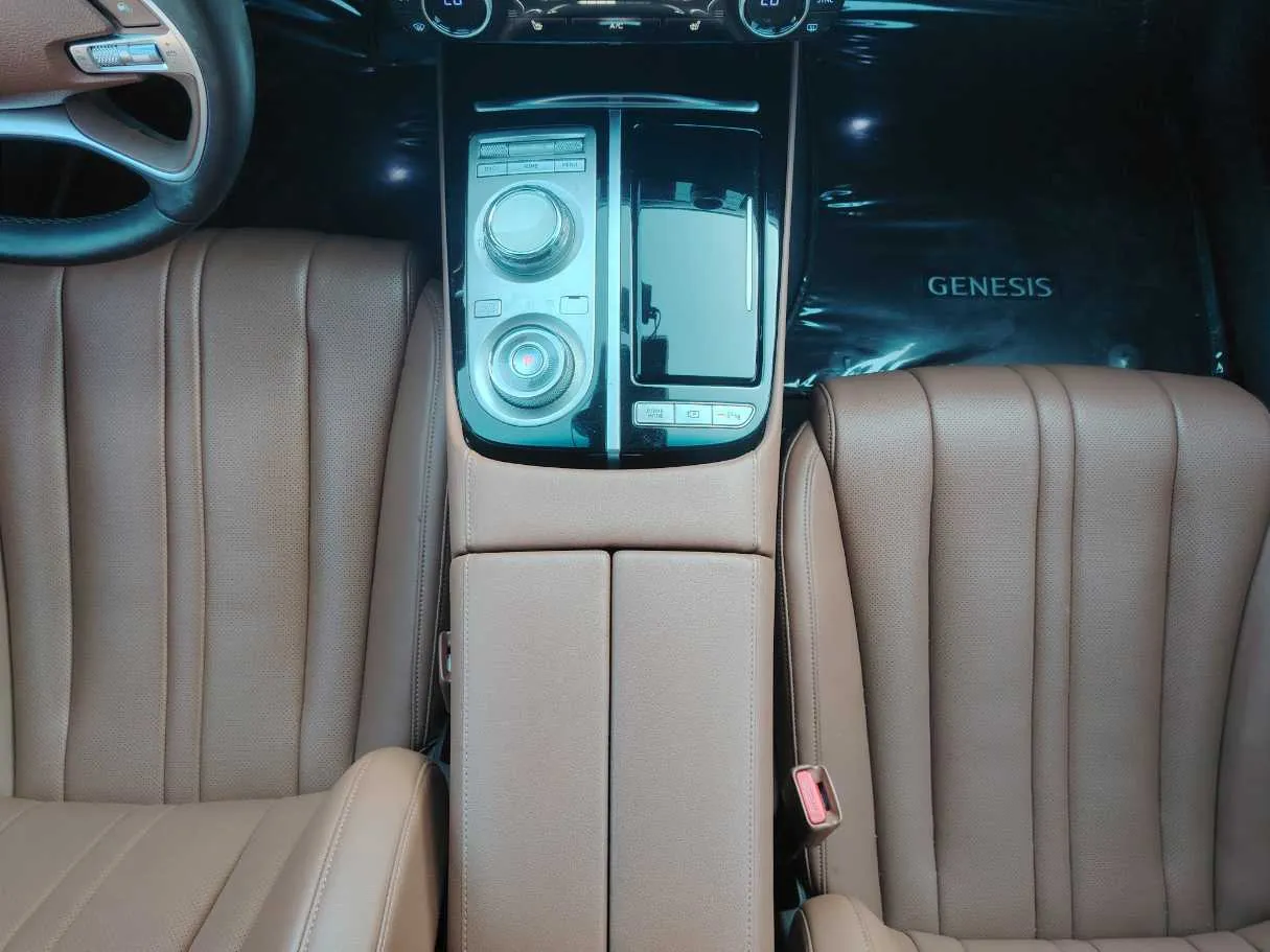 Car image 19