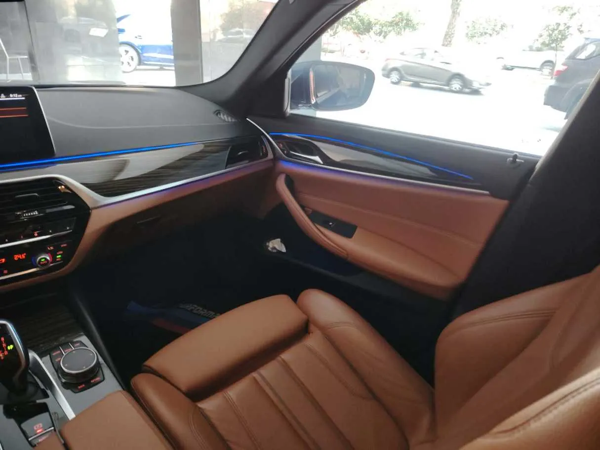 Car image 35