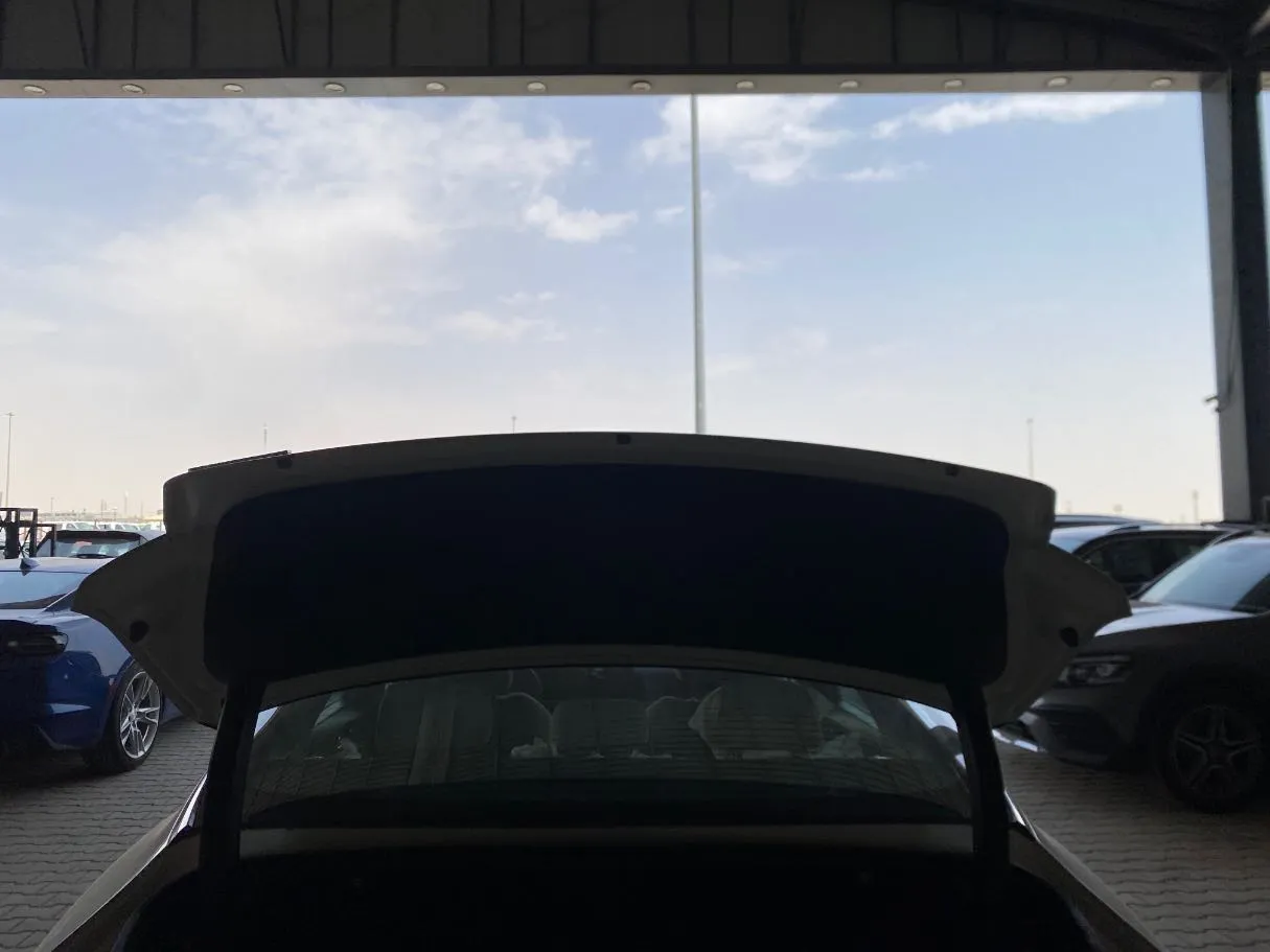 Car image 15