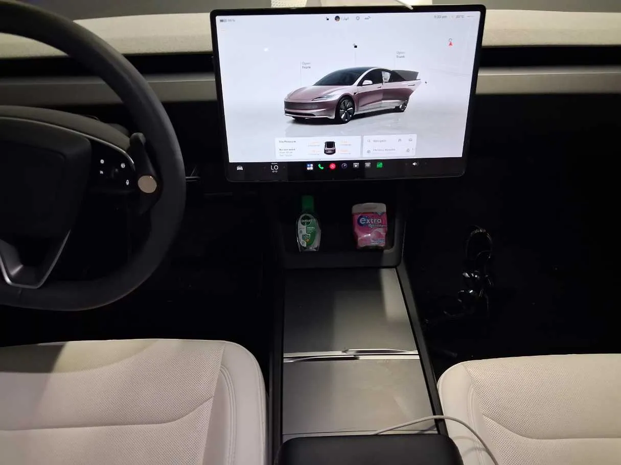 Car image 17