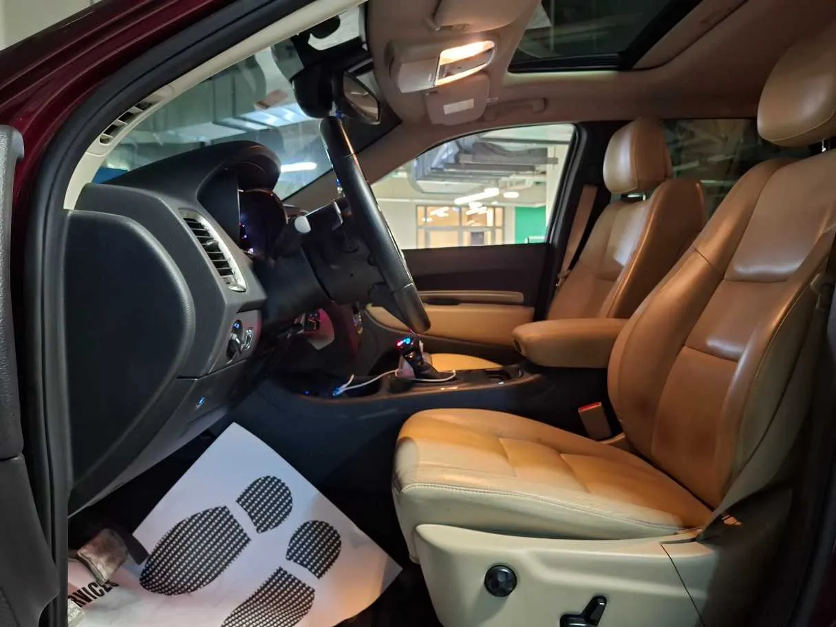 Car image 12
