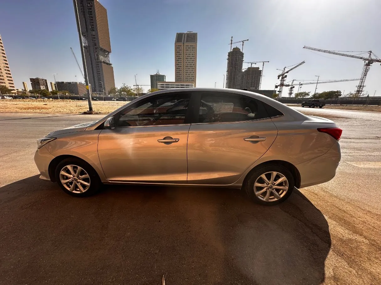 Car image 8