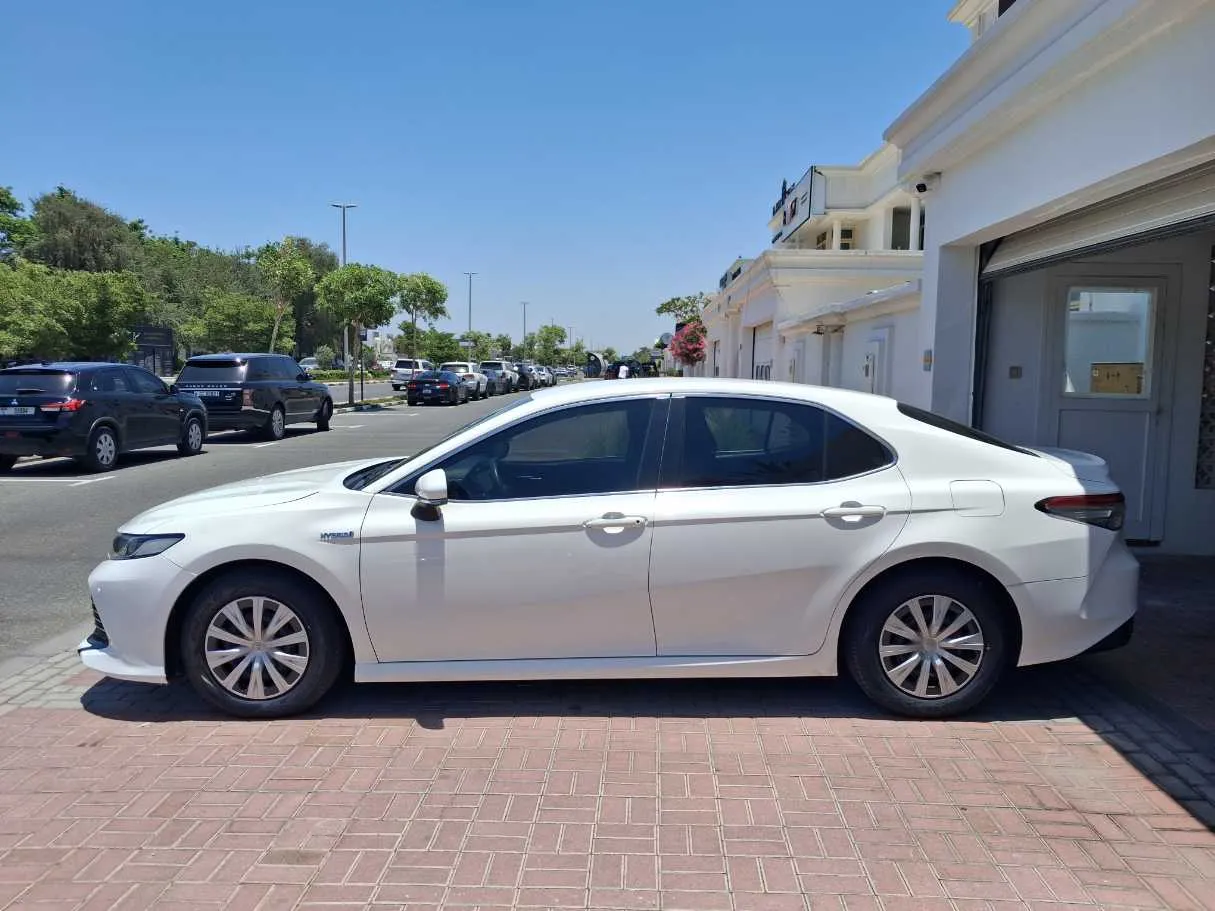 Car image 8