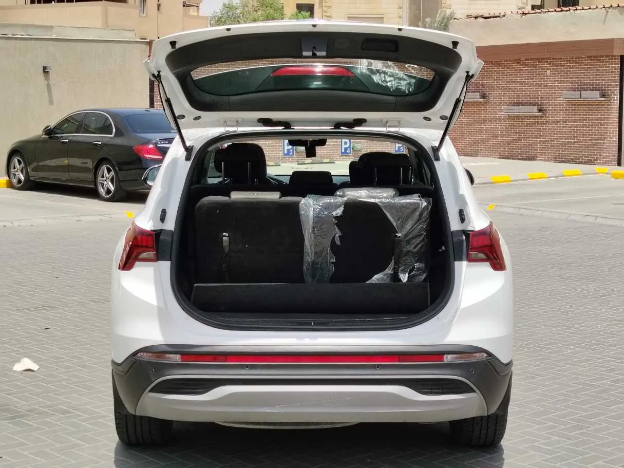 Car image 25