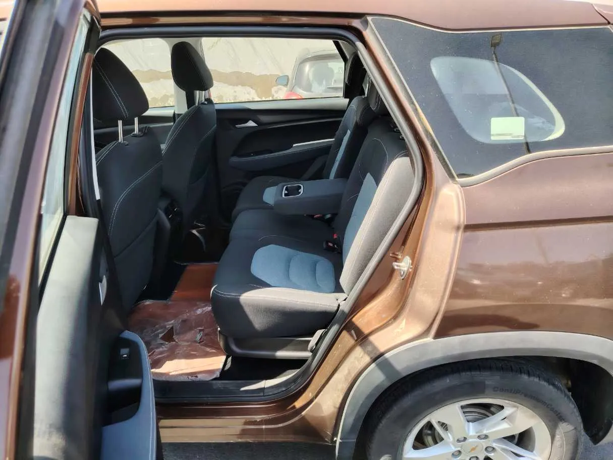 Car image 14