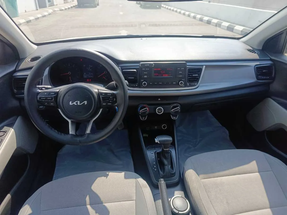 Car image 17
