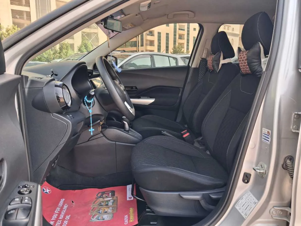 Car image 12