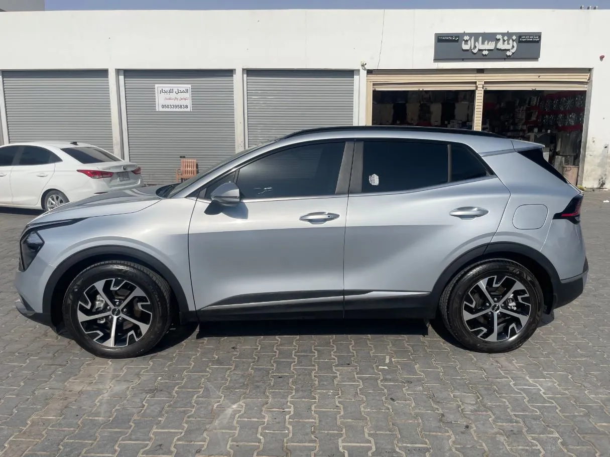 Car image 8