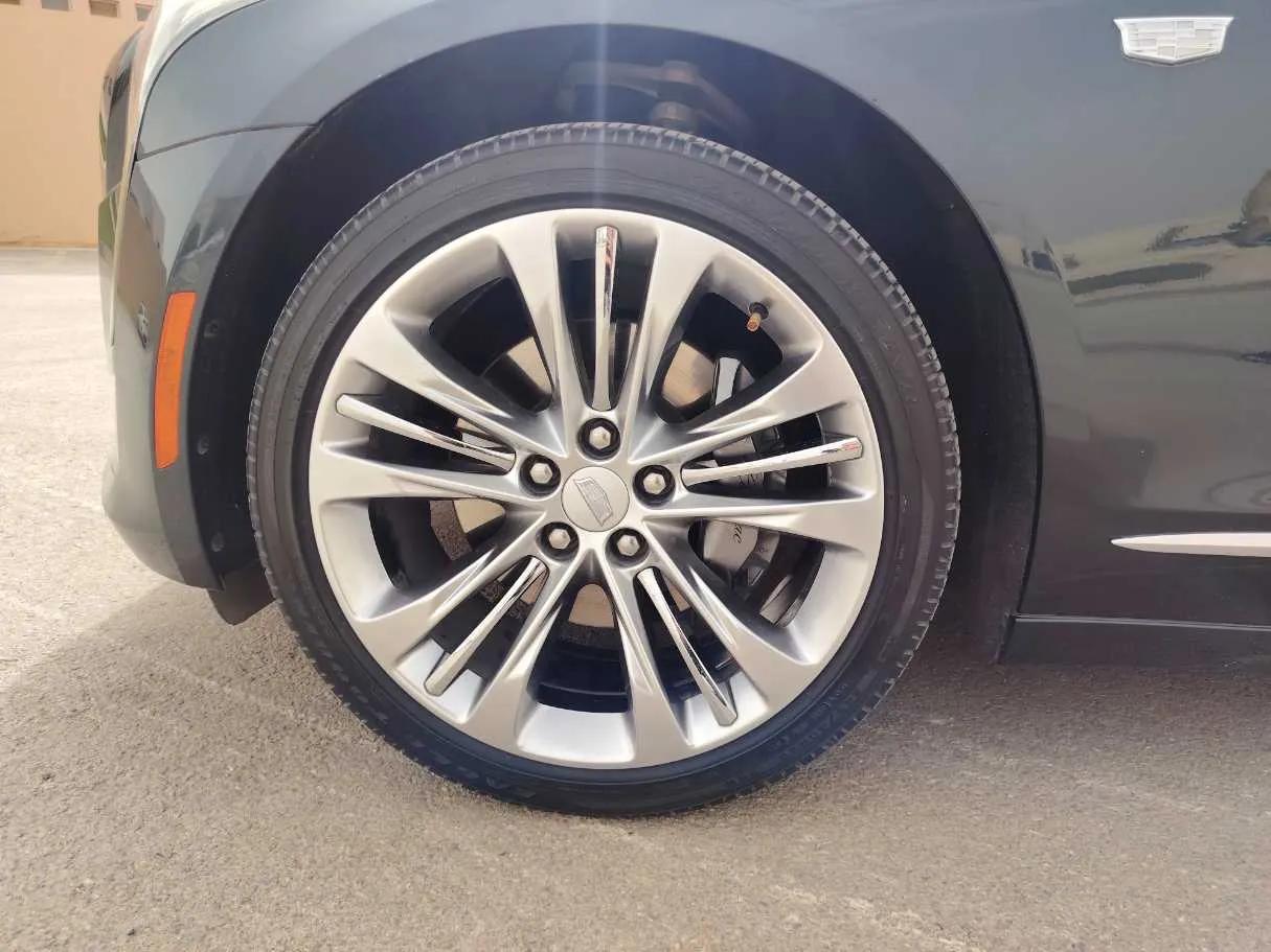 Car image 10