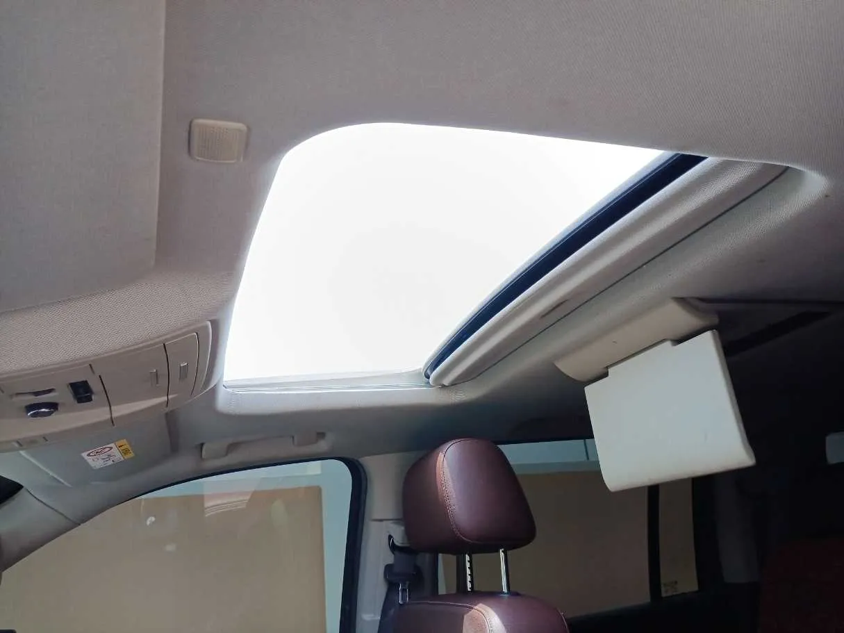 Car image 27