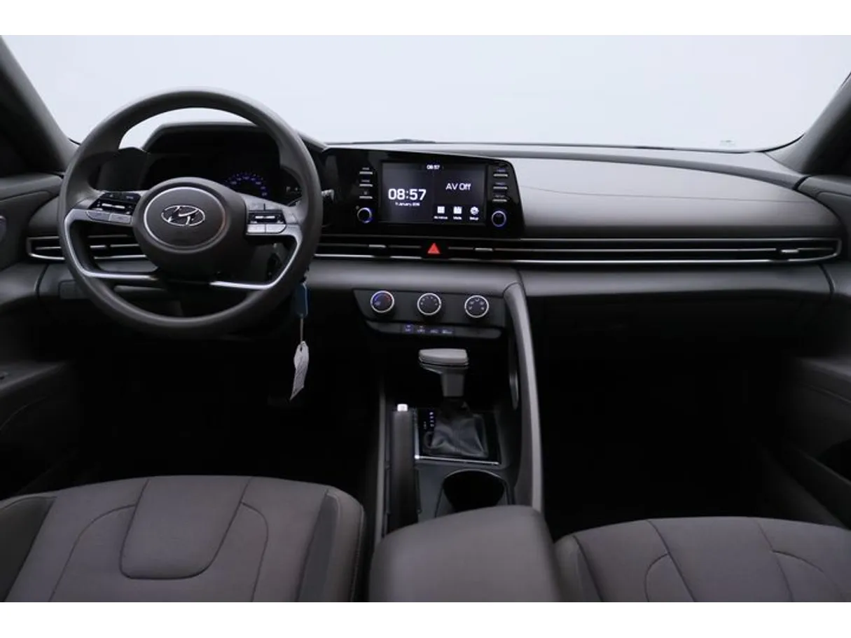 Car image 14
