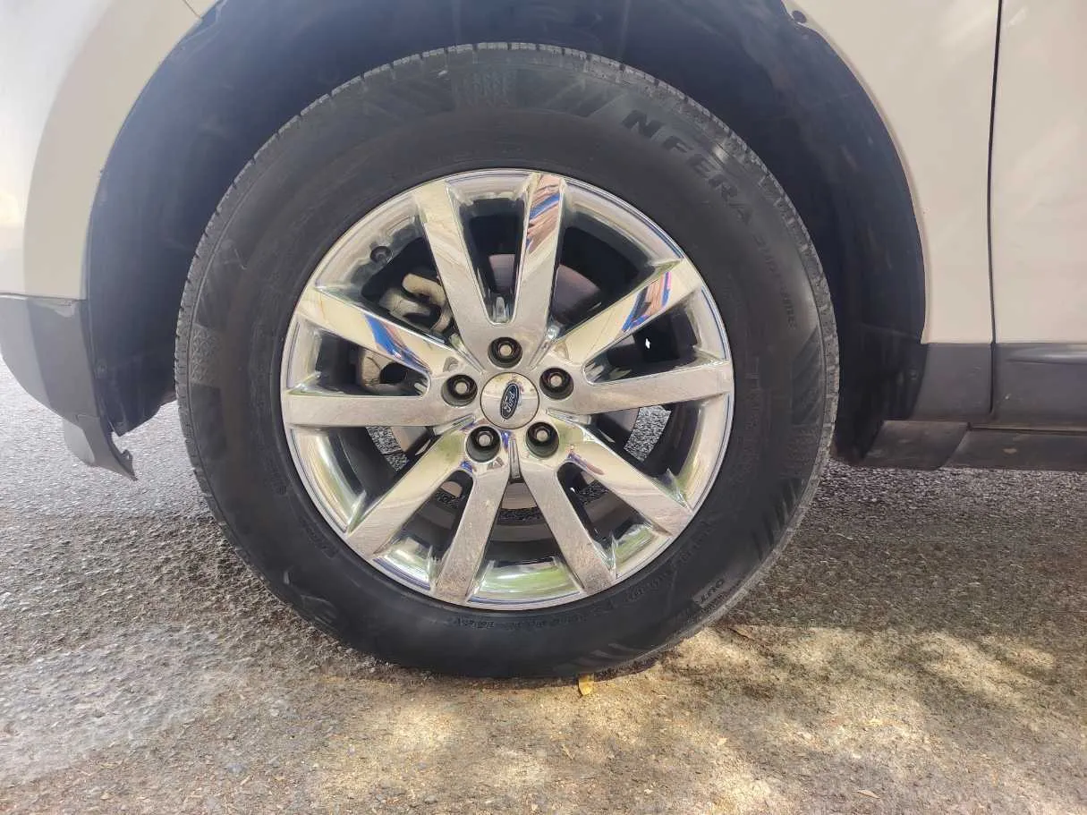 Car image 10