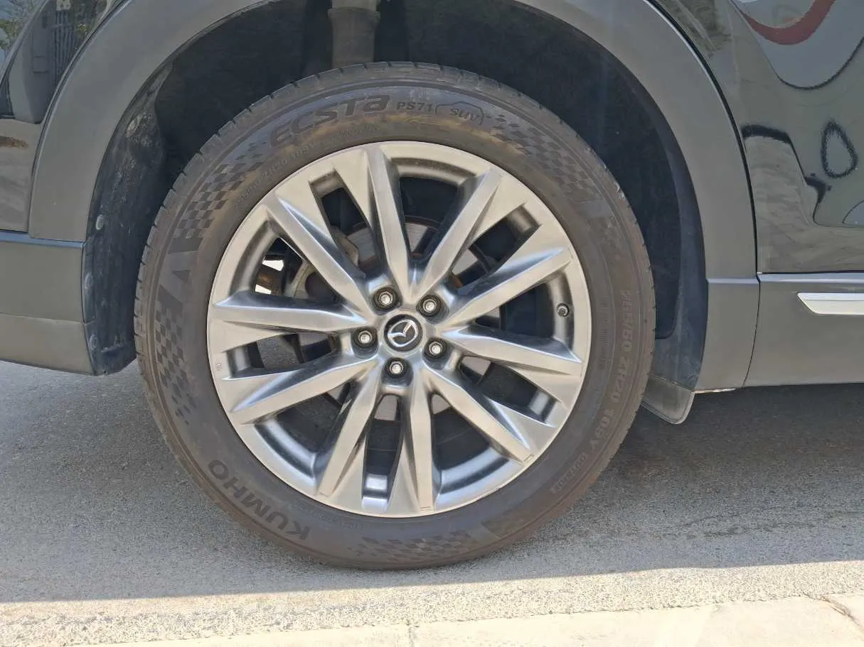 Car image 9