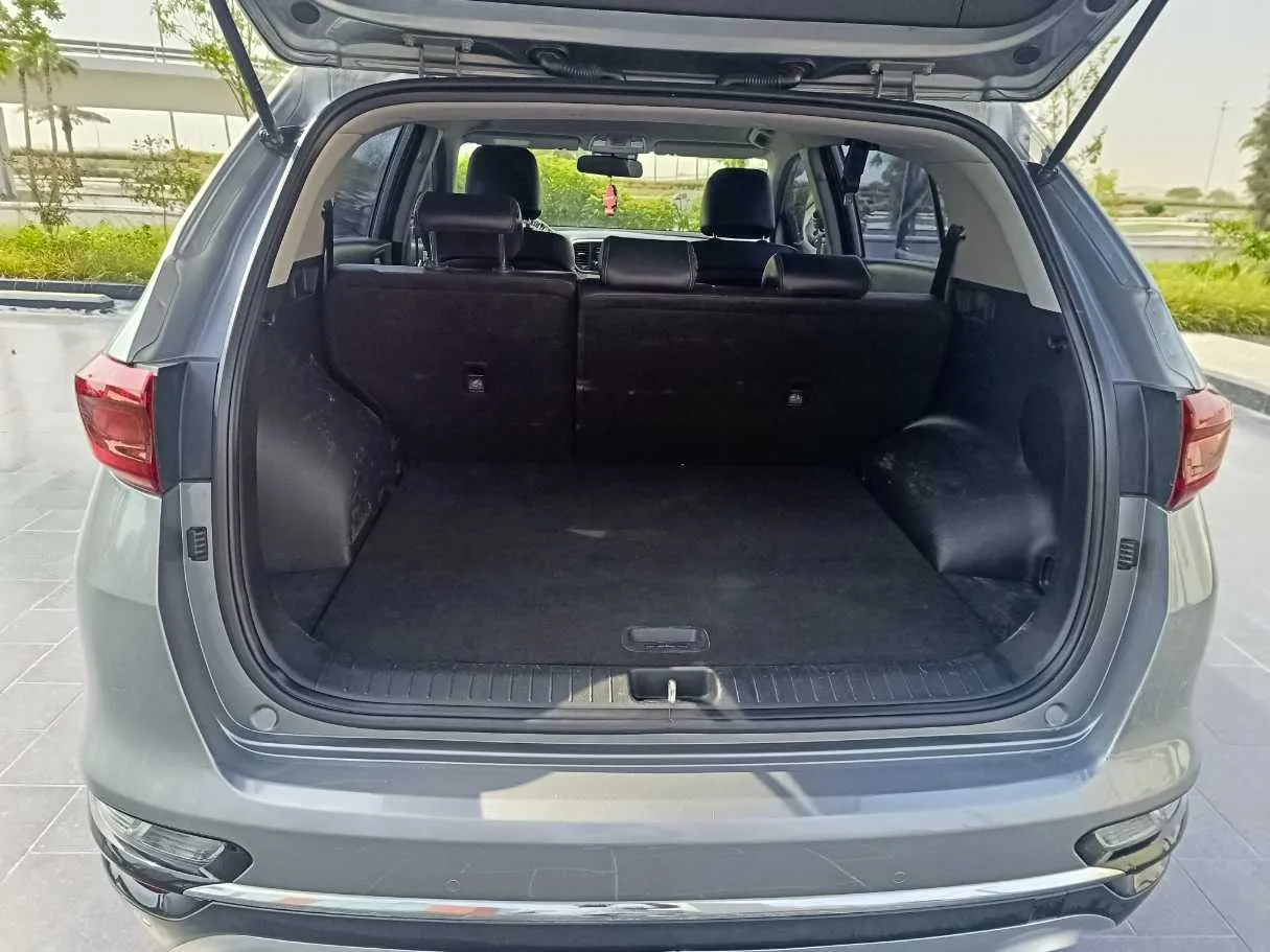 Car image 30
