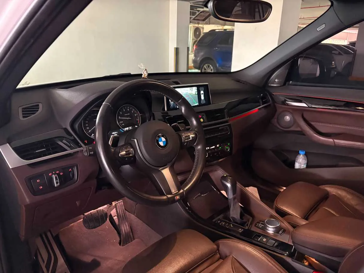 Car image 13