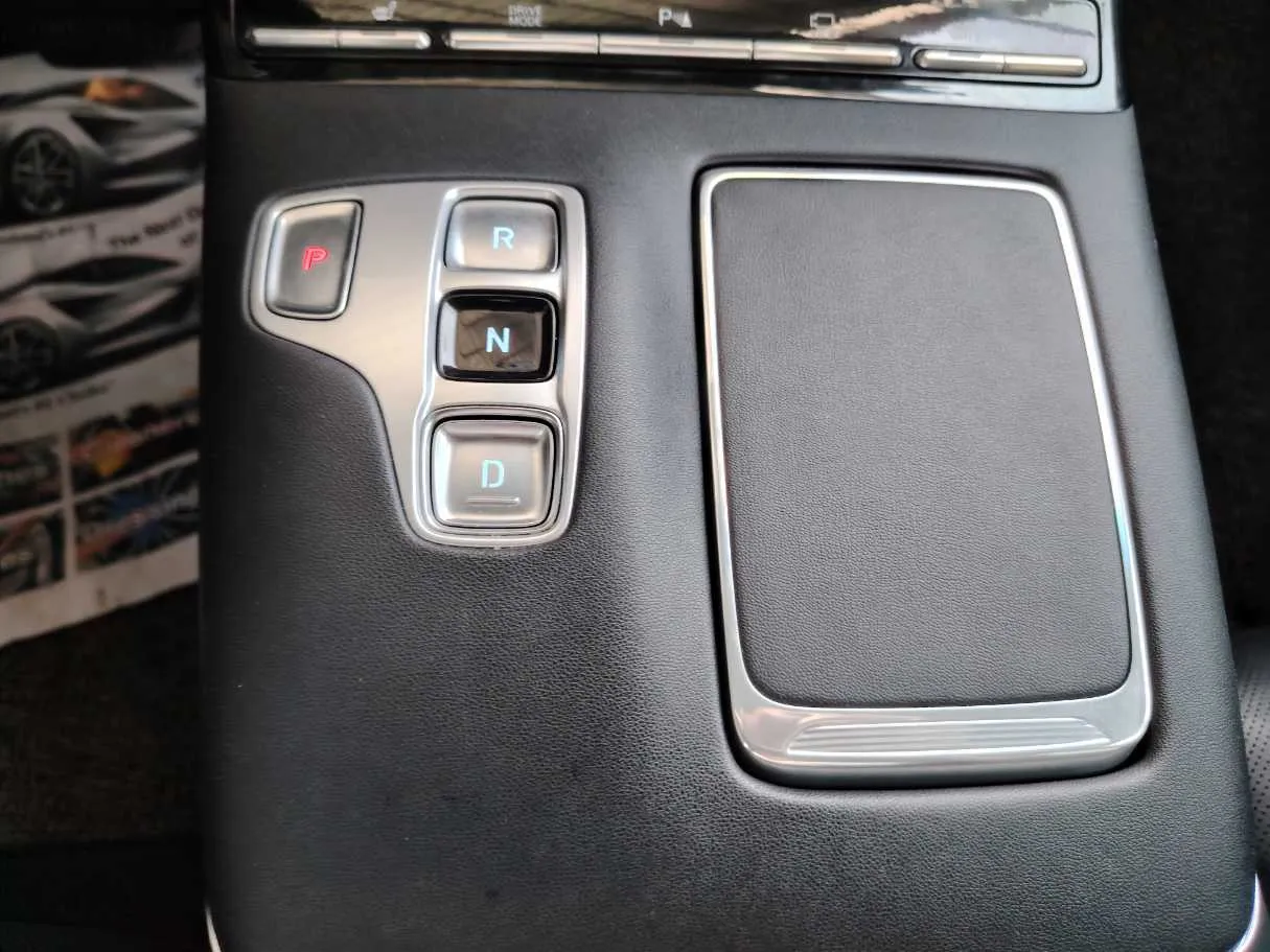 Car image 26