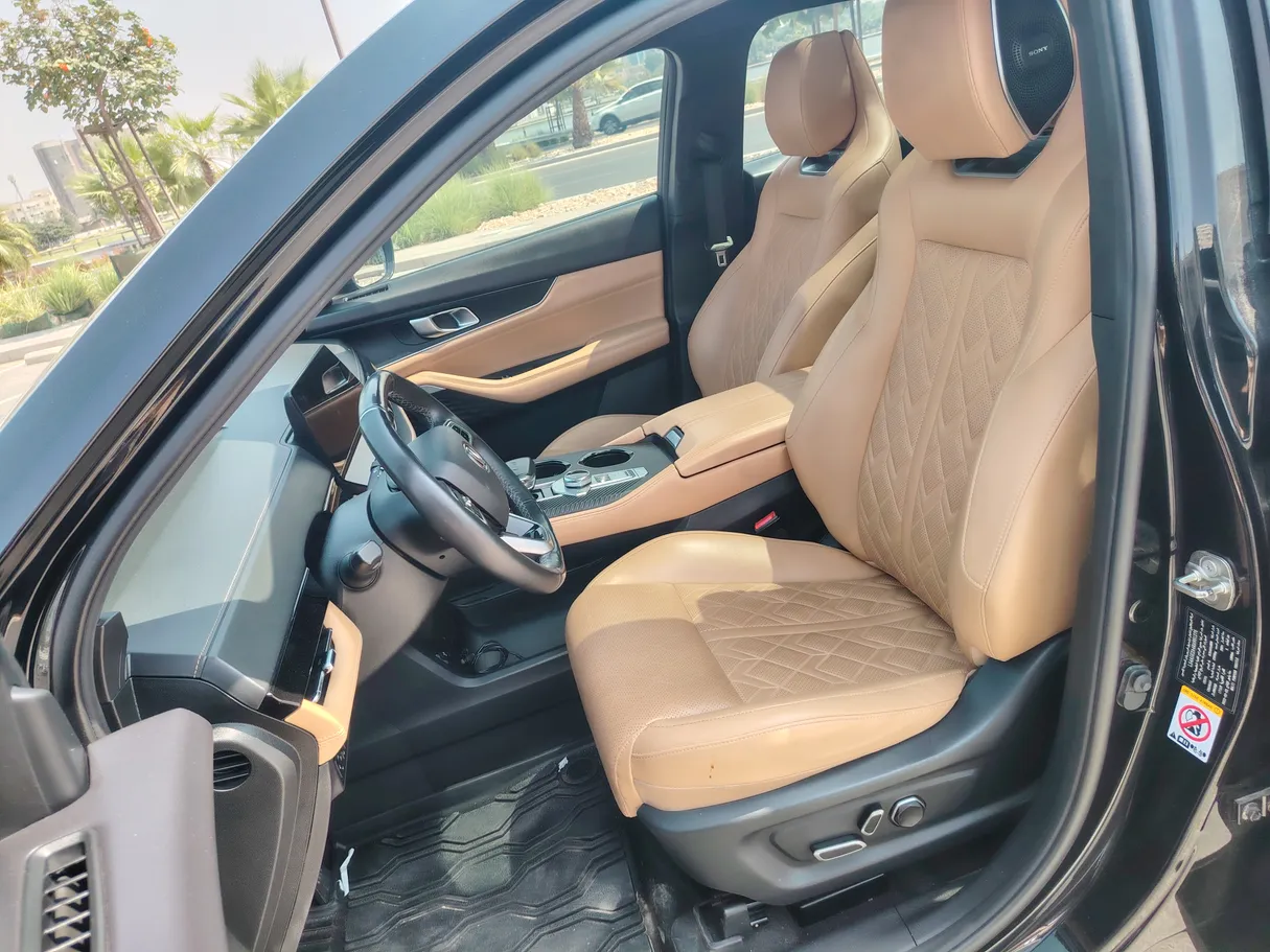 Car image 13