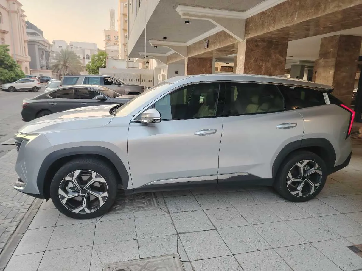 Car image 8
