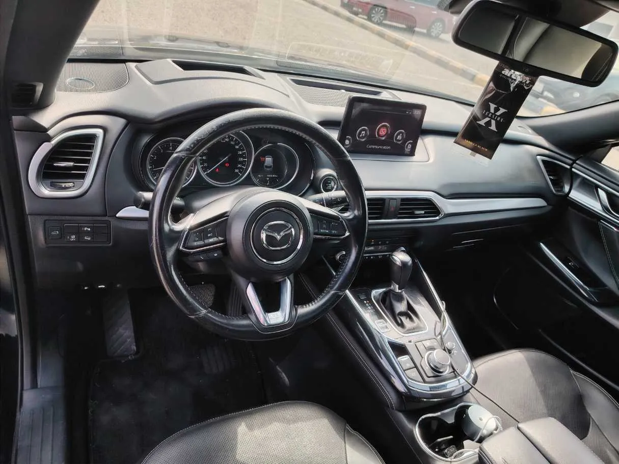 Car image 13