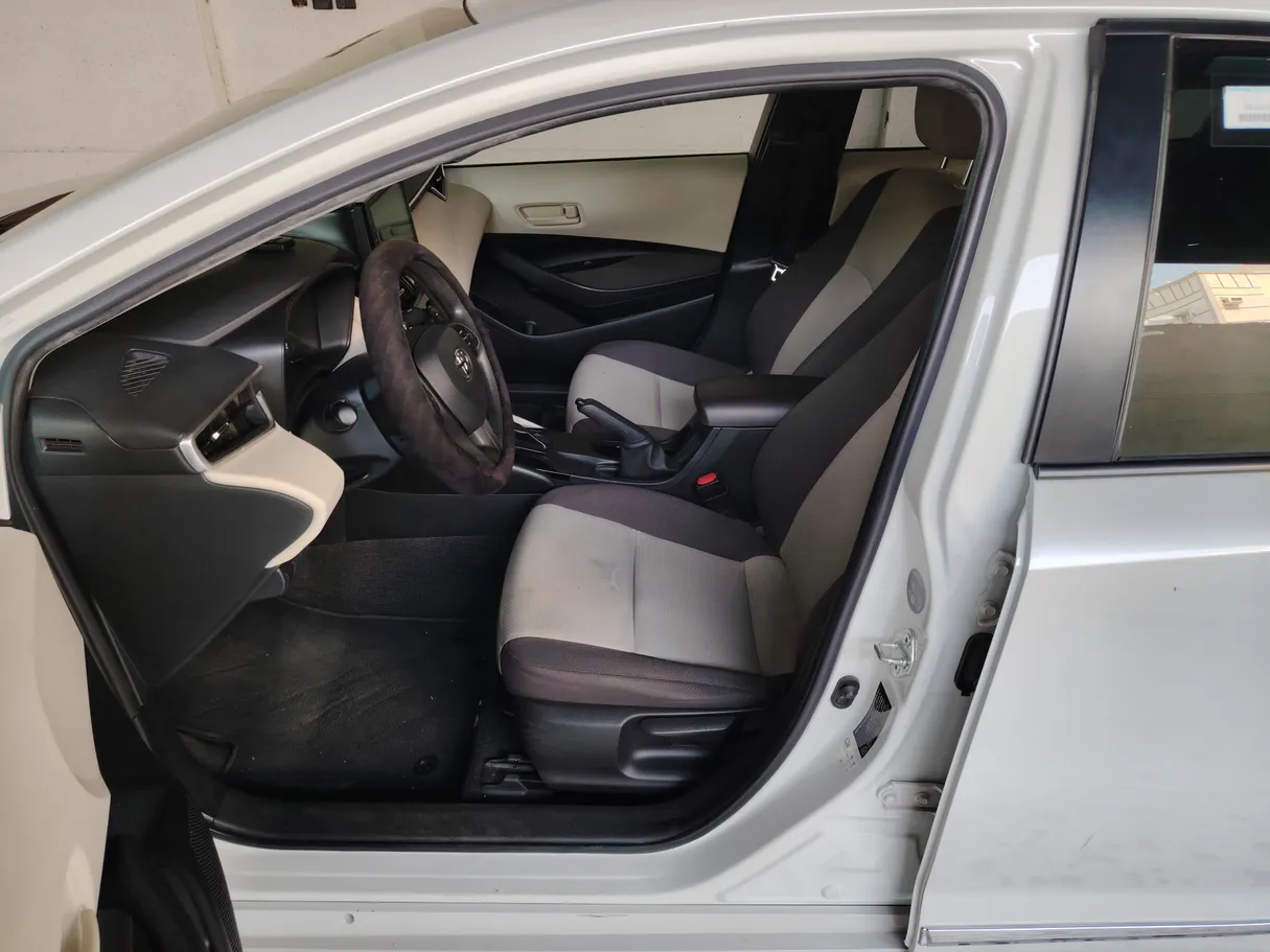 Car image 13